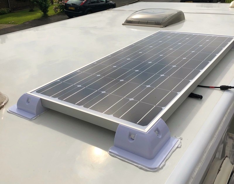 zonnepanelen gemonteerde camper