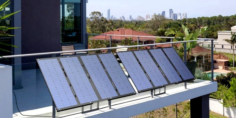 eenvoudig op zonne-energie gemonteerd balkon