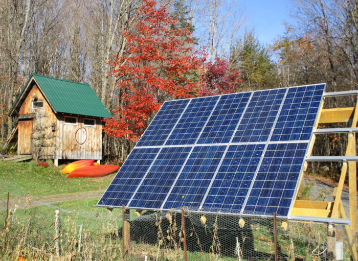 Op de grond gemonteerde zonnepanelen